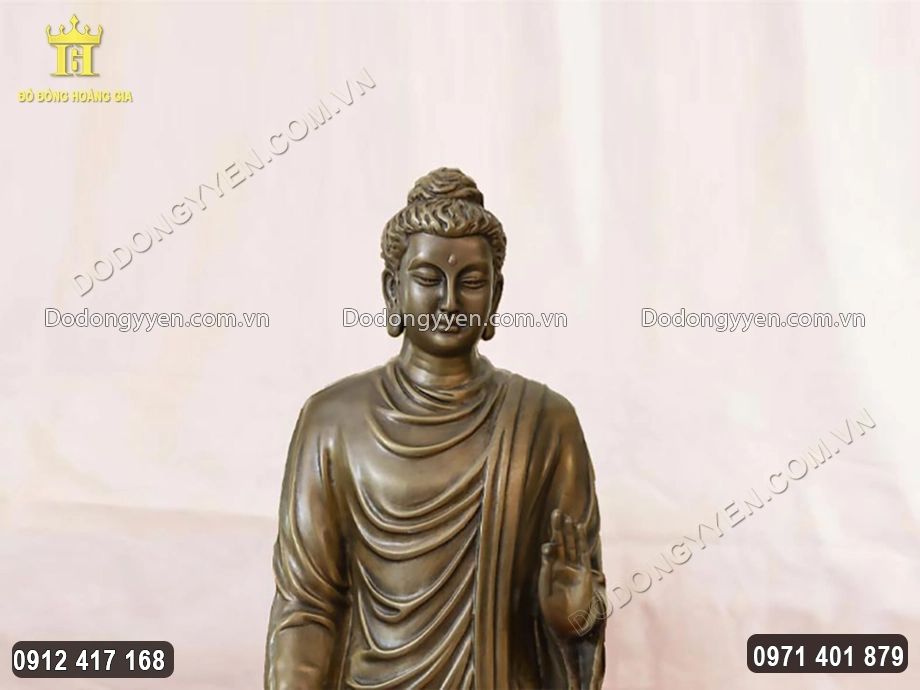 Từng đường n&eacute;t chạm khắc tr&ecirc;n bức tượng được chạm khắc tỉ mỉ, sắc n&eacute;t